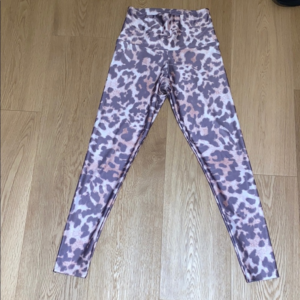 Onzie Leggings never been worn